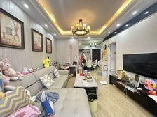 自住精装修花10多万,爱护的很好!价格谈的好可以全送家具家电