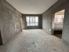 房东今天来的店里放钥匙,135万一口价的话还能送个车位