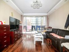6号线地铁口,顶楼复式,满五年急售,价格看中可谈