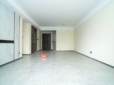 保利中心低楼层 146方精装3房,单价仅8字头。