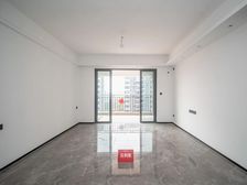 体育中心旁,骏景湾滨江誉峰精装4房双套间,高层楼距宽,无遮挡