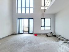 东区远洋城少有的顶楼中空毛坯复式出售。