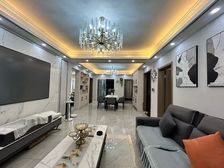 龙湖大社区 全屋品牌装修,保持的很好 私梯入户