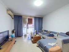 海德名园 装修不够价格来凑 看房随时诚心出 价格可谈 有车位