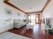 本小区现浇大三房 飞机户型有固定车位 看房随时 诚意出售