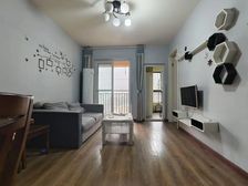 此房朝南看小区中庭,中间楼层,视野宽阔,带车位