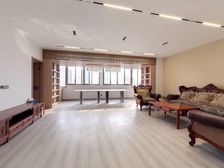 顶楼复式、带150平大露台、实用率高,看房方便