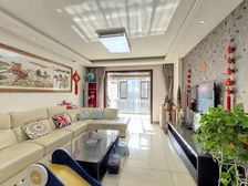 普雅花园 洋房三楼 带 双卫 精装修 省税费