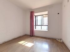 电梯房,小户型一室两厅,满五年急售,采光无遮挡,看房随时