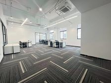 中山公园创意园区办公室出租!精装修带家具!层高4米!独立空调