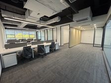 金蝶软件园 精装200平 张江高科地铁站 4隔断加18组工位