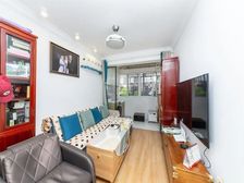 低单价,装修优,格局方正,闹中取静,看房方便!