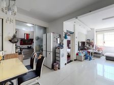 新上低楼层,全明户型,有装修,业主诚心出售