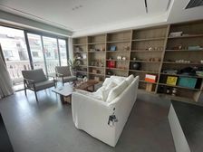 150 豪华装修!电梯顶楼复式,实用面积200多平,4室3卫