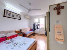 精装一室户 地铁近 采光无遮 此房朝南一室户