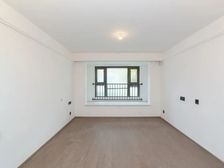 飞龙吾悦旁 雅居乐璟尚雅宸 包税 精装 采光刺眼 全新未入住