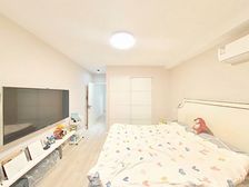 电梯精装两房,近地铁,带固定车位,采光好南北通透,看中可谈价