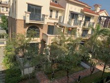 卧龙山一号联排中空毛坯别墅 自带地下室 我就住这个小区
