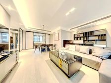 仁恒·海和云庭:奥体次新,洋房大三居,采光极好,可拎包入住。