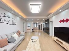 附赠50平大花园,有车位,小区中心位置安静,看房随时有钥匙