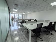 洛克时代中心 安立路地铁口 精装带家具 即时可用 超高使用率