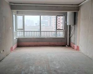 次新小区 购物方便 有电梯 双卫格局 南北通透 产权清晰