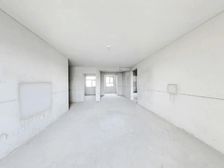 小区好位置,毛坯房有车位,看房方便。