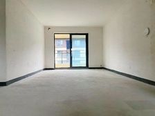 单价七千买龙湖洋房 前后看中庭