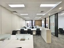 亦庄国锐广场190平米精装带隔间家具随时可看房