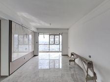 龙湖金地天峯户型好,已装修,带家具家电,可按揭,户型好