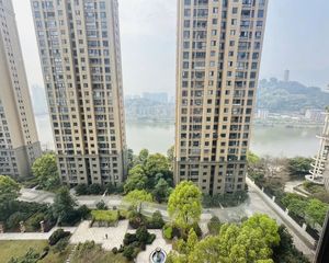 盛辉仕林东湖南北通透 看湖 3房储物间 配套齐全