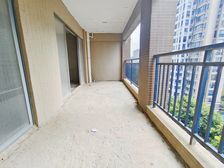 德威朗琴湾 4室2厅2卫 毛坯 169万元