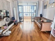 绿地外滩惊现少有东端3房 地铁口 懂货来 急售速卖房电联