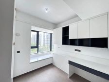 华侨城万科 真房真价!通透4房 大阳台 带柜子 房东诚售