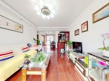 小区中间位置。户型方正,通风好,带大阳台