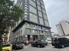 西二环边一层商业出租 可分租 业态不限 门前停车场