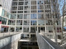 临国贸银泰 门脸两层 有水 可注册 办公培训 酒吧 美容不限