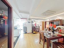 地铁口静安双南全明装修客厅朝南落地窗