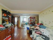 地.铁口,商.场旁,电梯次新房,南北通透,中间楼层,采光明亮