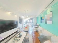 楼层装修 的一套大两房 业主装修住了3年 置换诚售 价可谈