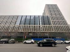 西南四地铁边酒店12500平米可以分租一半做酒店2.7元全含