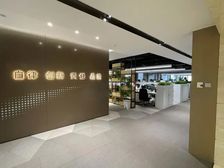 大望路商圈 华贸中心 精装修带家具 正对电梯间 临金地中心