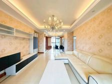 电梯小高层 一梯两户 有固定停车位 漕宝路地铁口在小区后门口