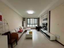 业主变现诚售,小区中间位置凤凰楼层两房两厅.