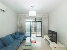 二梯四户,两房朝南,交通便利,小区中心位置