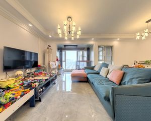 绿地悦蓉公馆 3室2厅 西