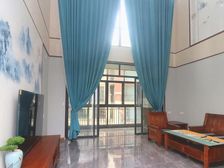 翡翠山别墅万达边,精装视野好。总层4层前后花园