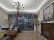 翡翠山城上下4层半 美式田园风格 装修保 养很不错