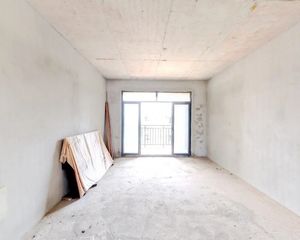 产证在手,户型好,看中可谈,近地铁口菜市场,有钥匙