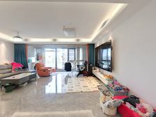 世茂璀璨天城,套三可做套四,带精装,改善的户型。小区配套完善